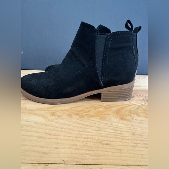 Time and True Women’s Stretch Ankle Round Toe Fall Faux Suede Memory Foam Boots - Picture 3 of 8